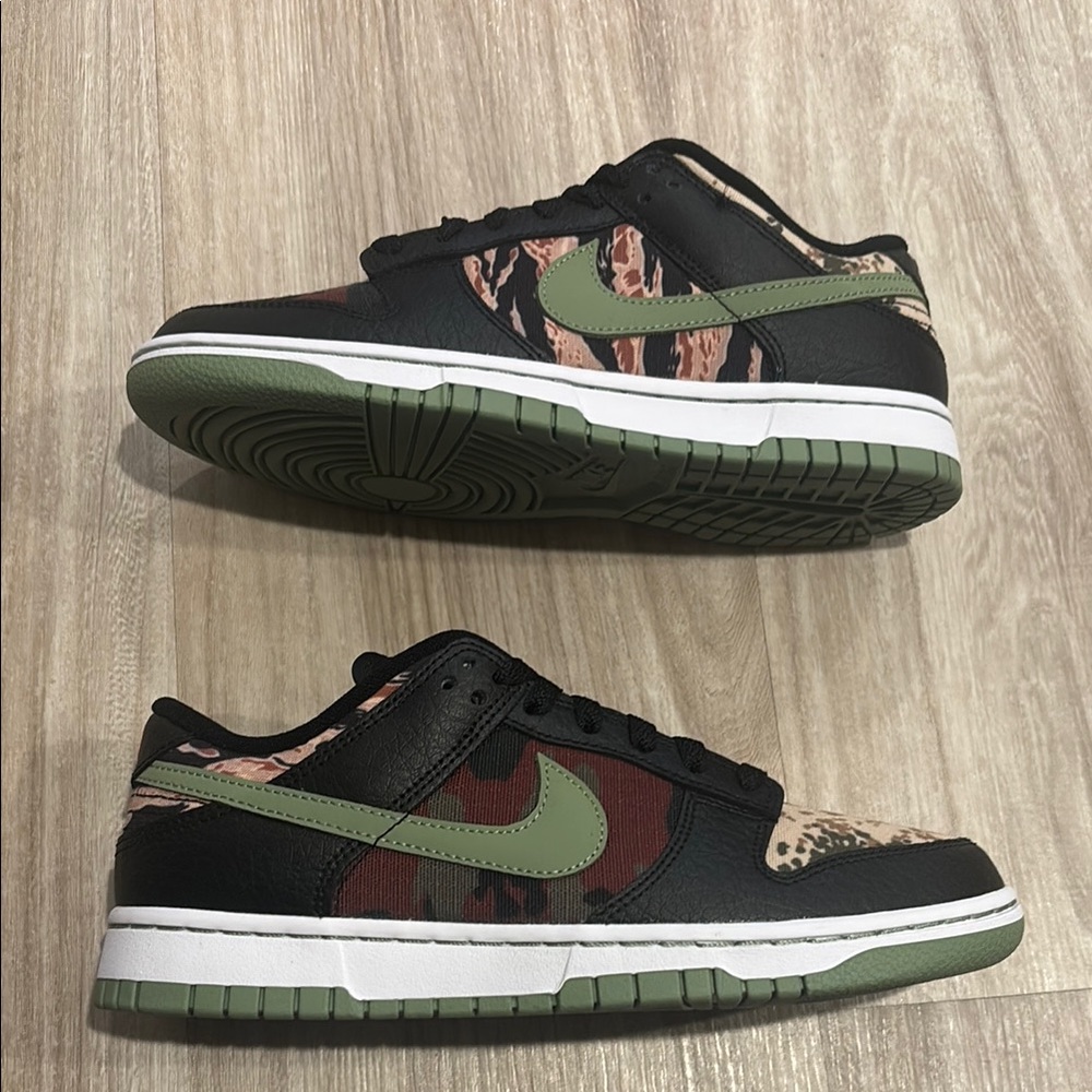 Nike Dunk Low SE size 7 Camouflage Design